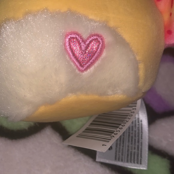 Miry the moth Valentine squishmallow clip - Picture 2 of 4